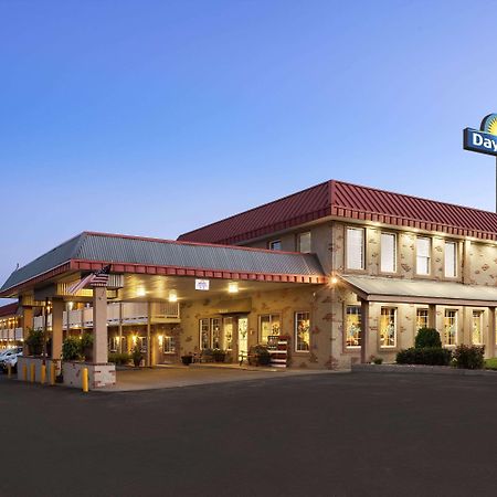 デイズ イン バイ ウィンダム モントローズ エクステリア 写真